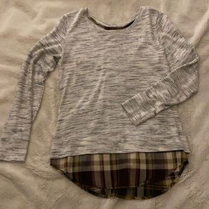 Long sleeve lightweight sweater